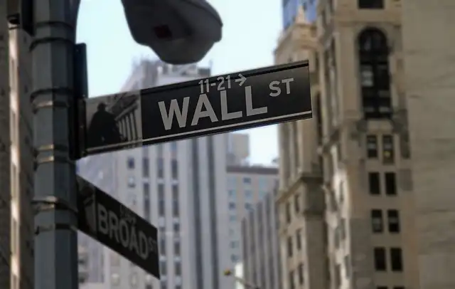 Goldman Sachs: Junior Bankers’ Loyalty Policy