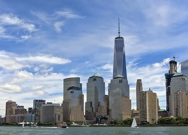 Manhattan Office Market: Vacancy Debates & Landmark Deals